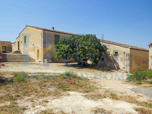 Ancient tenements in sicily